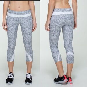 Lululemon Run‎ Inspire Crop II Black Grey White Speckled Capri Legging Size 6